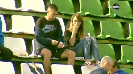 Отлъченият Младенов гледа от трибуните Пирин