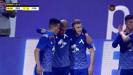 Какво направиха играчите на Левски срещу Славия?