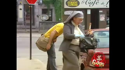Откачена монахиня - Скрита камера