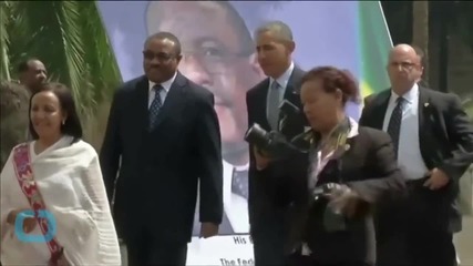 Obama Meets Famous Ancient Skeleton During Ethiopia Visit