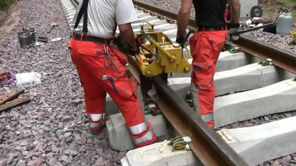 Заваряване на релсов път с термитна смес - Railroad thermite welding