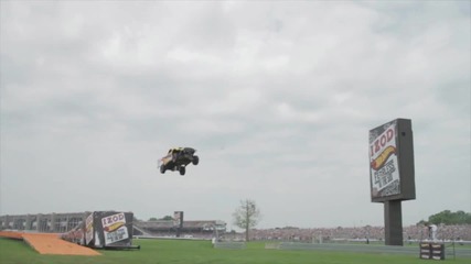 Team Hot Wheels - The Yellow Driver's World Record Jump
