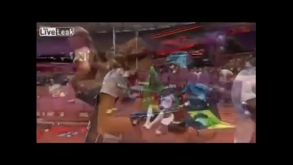 Чешка атлетка си смени гащите на пистата в Лондон !!!