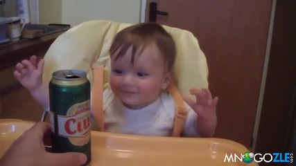 Бебе се кефи на бира