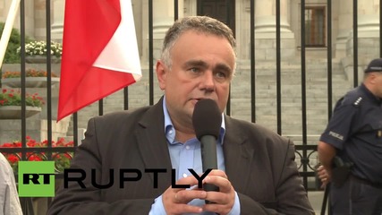 Poland: Anti-Russian protesters wave Ukrainian flags outside Warsaw embassy