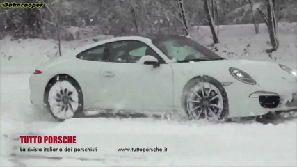 Porsche 911 Carrera 4 в снега