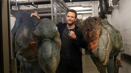 Крис Прат уплашен от динозавър - Шега
