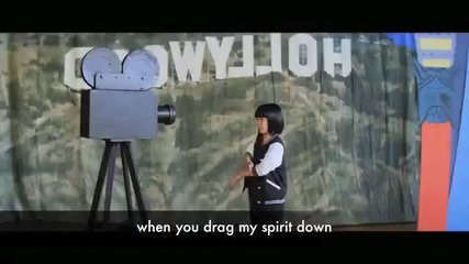 Jessie J - Who's Laughing Now (lyrics + Music Video)