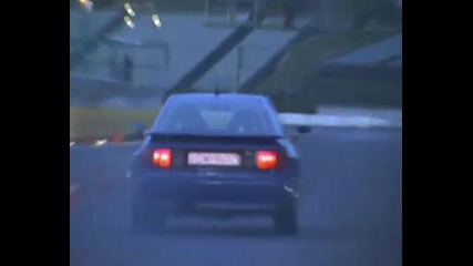 video Audi S2 Coupe Vs. Audi 90 Quattro 1.9 Tdi Drag Race