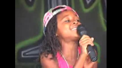 Малко дете пее песента на Alica Keys - No One