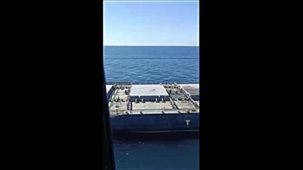 Кораб, ударен от дрон край Одеса, дрейфува в Черно море (ВИДЕО)
