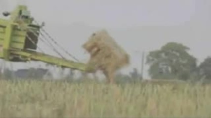 Пълен идиот - тракторист се съблича гол и .../ смях/