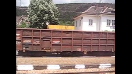 Товарен влак на гара Зверино