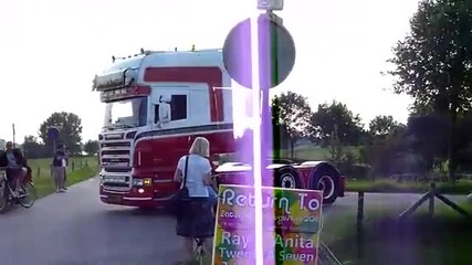 Intocht Nog Harder lopik Hd