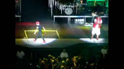и на живо август 2010 Justin Bieber & Sean Kingston изпълниха Eenie Meenie в Memphis 