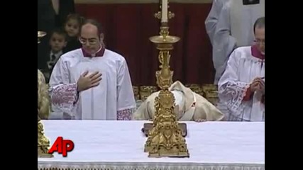 Нападнаха Папата 