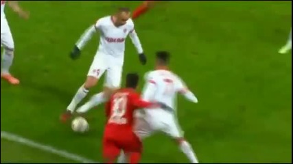 Дрибъл-бижу от Бербатов при голова атака в Шампионска лига