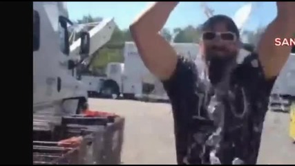 Damien Sandow се залива с ледена вода ( Ice Bucket Challenge )