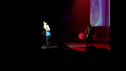 Kelly Clarkson Hole Live Gibson Amphitheatre 2007 