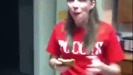 Megan eats habanero