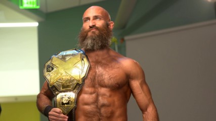 Behind the scenes of Tommaso Ciampa's championship photo shoot: WWE.com Exclusive, July 25, 2018