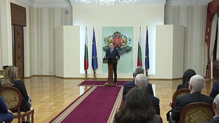 Президентът Румен Радев подава оставка