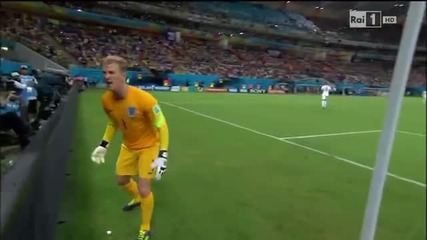Ето как английският вратар Джо Харт иска топката от публиката в мача срещу Италия!