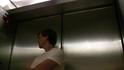 Пърдят в асансьор!!!