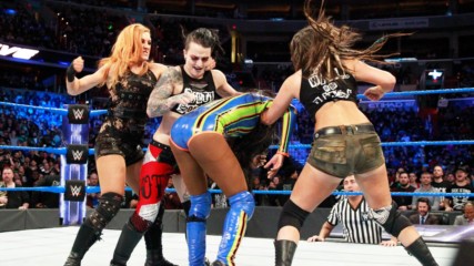 Наоми срещу Лив Морган WWE 23.1.2018