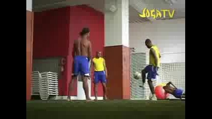 3 brazilians and a ball Ronaldinho 