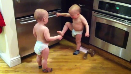 Разговор между близнаци - cutee