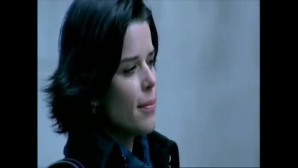 Култовата героиня Холи от филма Изгаряне (2008)