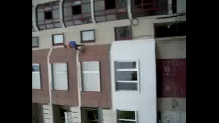Spuskane Ot 6 Etajen Blok.avi