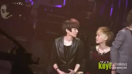 Jongkey blowing kisses to each other