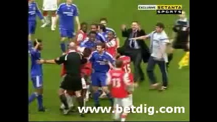 Chelsea - Arsenal fight
