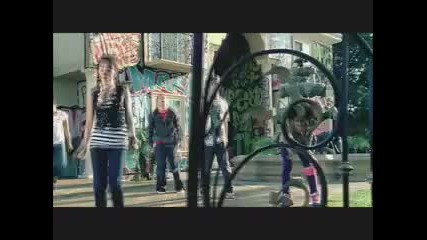 Selena Gomez - Tell Me Something