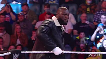 Omos destroys Reggie amidst 24/7 Title chaos: Raw, Jan. 17, 2022