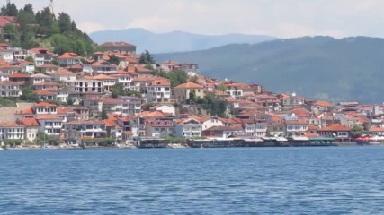 На лодка в Охридското езеро