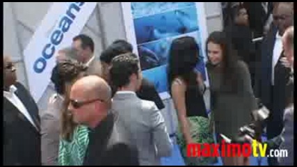 Demi - Lovato - and - Joe - Jonas - Oceans - Premiere - 17 - Abril - 2010