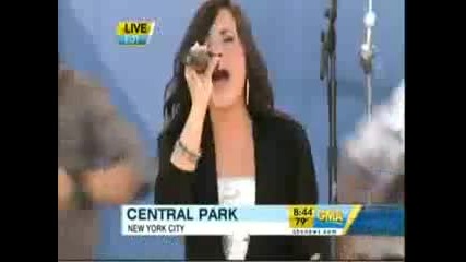 Demi Lovato ft. Jonas Brothers - Cant back down[live at central park]
