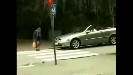 Заспала бабичка срещу Мерцедес - С М Я Х!