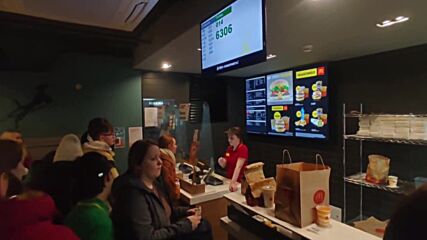 Muscovites queue to eat in McDonald's that continue to operate despite sanctions