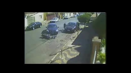 Моторист изхвърча като тапа