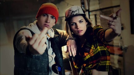 Превод Skylar Grey ft. Eminem & Yelawolf - Twisted