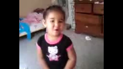Сладко момиченце пее Baby на Justin Bieber 