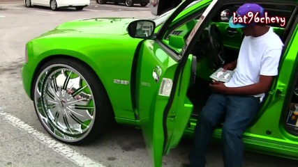 Green Dodge Charger on 28 Dub Presidential Floaters - 1080p