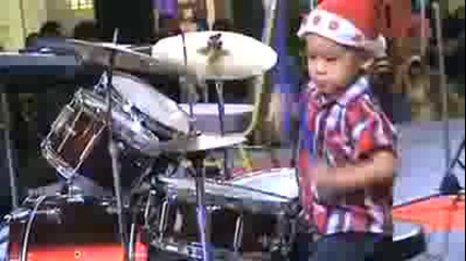 3 годишен барабанист разбива публиката 