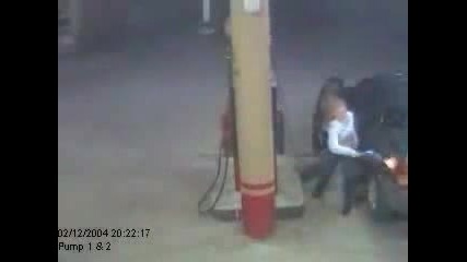 Жена Се Мъчи Да Се Самозапали
