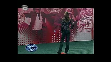 Music Idol 3 - Участничка От Притеснение Обръща Гръб На Журито
