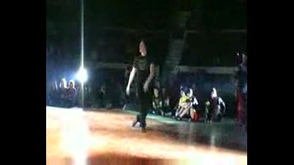 Breakdance crash